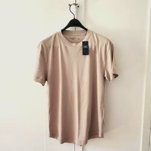 NWT Abercrombie & Fitch relaxed curved hem tee